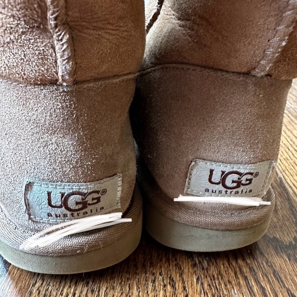 *UGG AUSTRALIA* Bailey Button Triplet Ugg boot sz 9 Excellent Used Condition - Picture 4 of 9